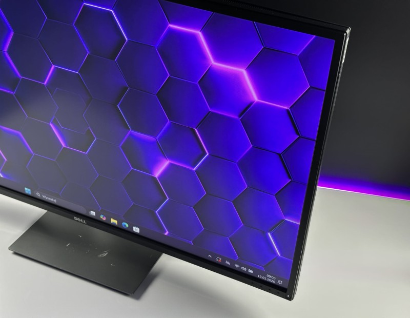 Dell P4317Q – ogromny monitor 43" 4K UHD z matrycą IPS i wieloma złączami. Idealny do biura, analiz i pracy wieloekranowej (1).JPG