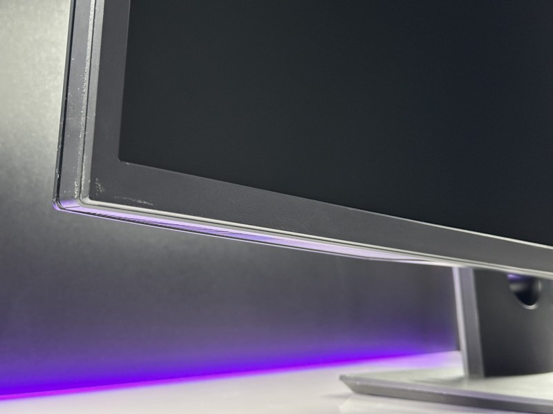 Dell P4317Q – ogromny monitor 43" 4K UHD z matrycą IPS i wieloma złączami. Idealny do biura, analiz i pracy wieloekranowej (1).JPG