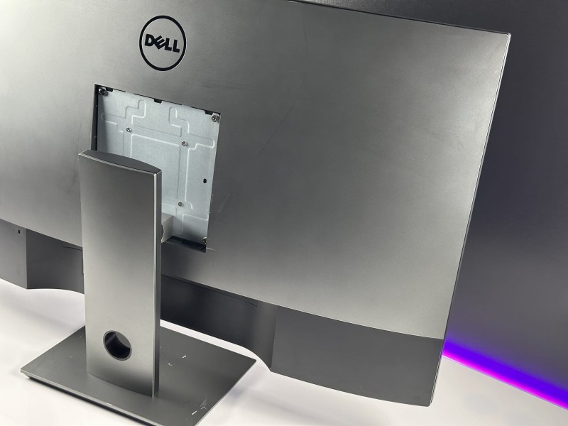 Dell P4317Q – ogromny monitor 43" 4K UHD z matrycą IPS i wieloma złączami. Idealny do biura, analiz i pracy wieloekranowej (1).JPG