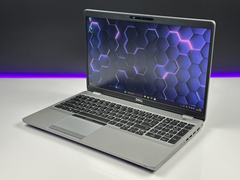 Dell Latitude 5510 z i7-10610U, ekranem 15,6" i klawiaturą US (PL QWERTY) to wygodny laptop biznesowy idealny do pracy biurowej i hybrydowej.