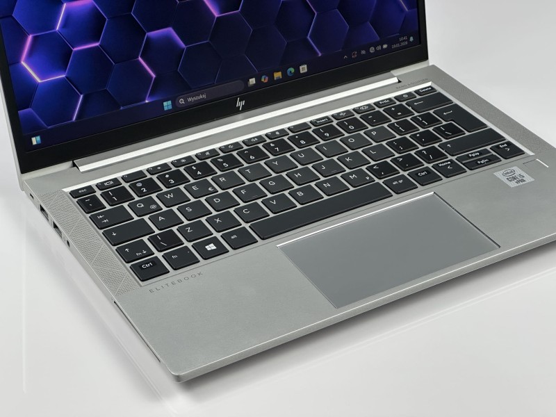 HP EliteBook 830 G7 – i5-10310U i matryca FHD 13,3. Lekki laptop biznesowy do pracy mobilnej, spotkań online i codziennych zadań (8).JPG