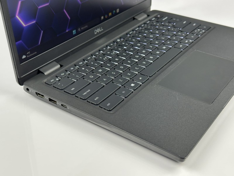 Dell Latitude 3420 – i5-1135G7 i ekran FHD 14. Biznesowy laptop do codziennej pracy z klawiaturą US i pełnym wsparciem polskich znaków (5).JPG