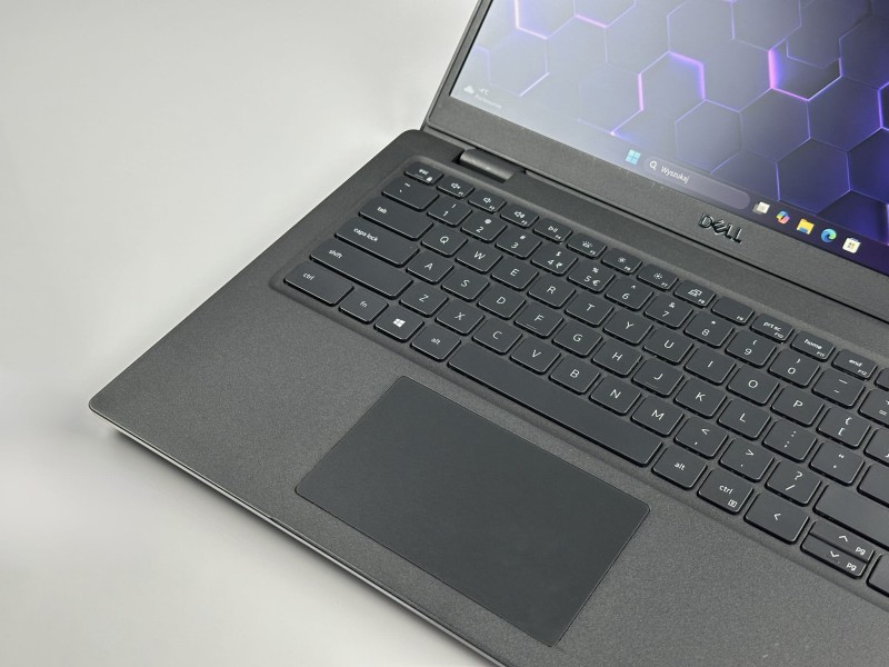 Dell Latitude 3420 – i5-1135G7 i ekran FHD 14. Biznesowy laptop do codziennej pracy z klawiaturą US i pełnym wsparciem polskich znaków (14).JPG