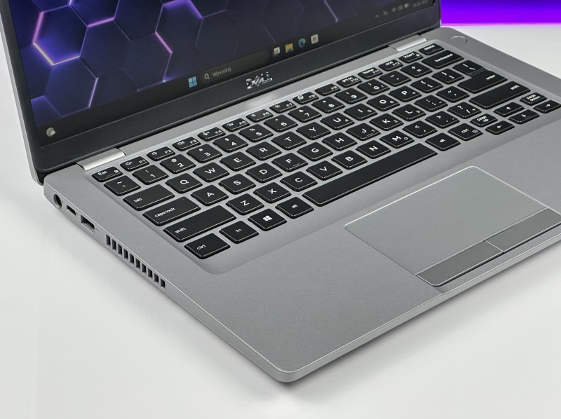 Dell Latitude 5411 – i5-10400H i ekran FHD 14. Mocna jednostka do intensywnej pracy, z klawiaturą US (PL QWERTY) zapewniającą komfort pisania (5).JPG