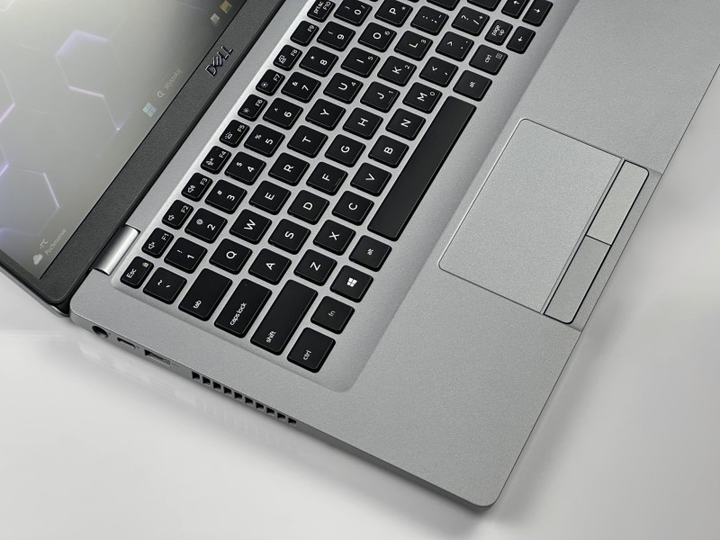 Dell Latitude 5411 – i5-10400H i ekran FHD 14. Mocna jednostka do intensywnej pracy, z klawiaturą US (PL QWERTY) zapewniającą komfort pisania (13).JPG
