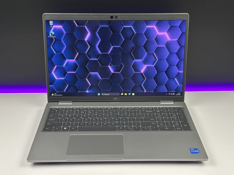 Dell Latitude 5530 – i5-1235U, LTE i ekran FHD 15,6". Nowoczesny laptop biznesowy do pracy mobilnej, wideorozmów i codziennych zadań.