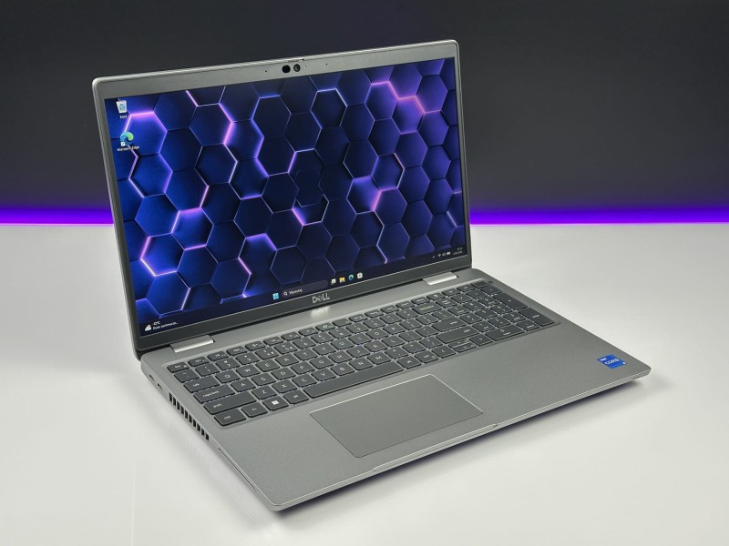 Dell Latitude 5530 – i5-1235U, LTE i ekran FHD 15,6". Nowoczesny laptop biznesowy do pracy mobilnej, wideorozmów i codziennych zadań.