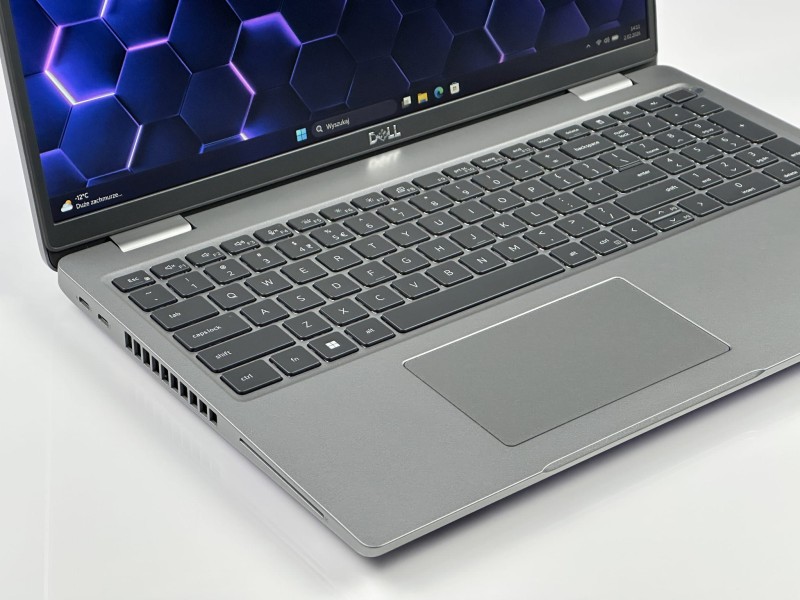 Dell Latitude 5530 – i5-1235U, LTE i ekran FHD 15,6". Nowoczesny laptop biznesowy do pracy mobilnej, wideorozmów i codziennych zadań.