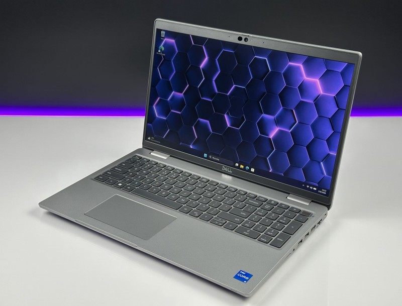 Dell Latitude 5530 – i5-1235U, LTE i ekran FHD 15,6". Nowoczesny laptop biznesowy do pracy mobilnej, wideorozmów i codziennych zadań.