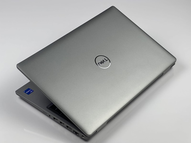 Dell Latitude 5530 – i5-1235U, LTE i ekran FHD 15,6". Nowoczesny laptop biznesowy do pracy mobilnej, wideorozmów i codziennych zadań.