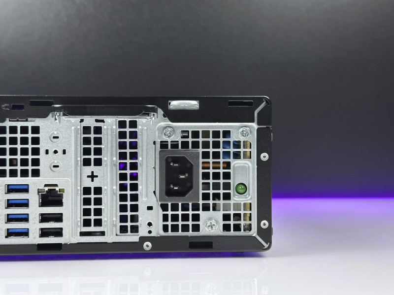 OptiPlex 7090 SFF z i7-10700, grafiką Intel UHD 630 i napędem DVD. Komputer stacjonarny do firm, systemów sprzedażowych, pracy biurowej.
