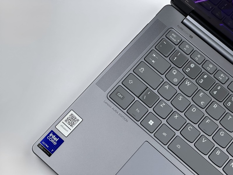 Lenovo Yoga Pro 7 14IAH10 z Ultra 7 255H, 32GB RAM i 1TB SSD. Dotykowy ekran 14,5” OLED 3K zapewnia wysoką jakość obrazu i wydajność (3).JPG
