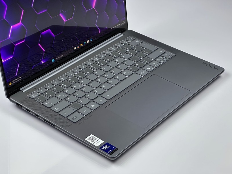 Lenovo Yoga Pro 7 14IAH10 z Ultra 7 255H, 32GB RAM i 1TB SSD. Dotykowy ekran 14,5” OLED 3K zapewnia wysoką jakość obrazu i wydajność (7).JPG