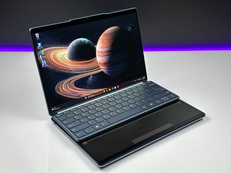 Yoga Book 9 13IMU9 z Ultra 7 155H. Dwa dotykowe ekrany OLED 2.8K umożliwiają multitasking i tryb rozszerzonego pulpitu. Klawiatura, rysik i mysz (6).JPG