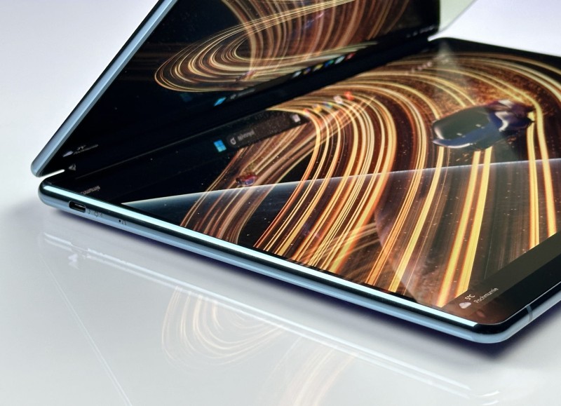 Yoga Book 9 13IMU9 z Ultra 7 155H. Dwa dotykowe ekrany OLED 2.8K umożliwiają multitasking i tryb rozszerzonego pulpitu. Klawiatura, rysik i mysz (14).JPG