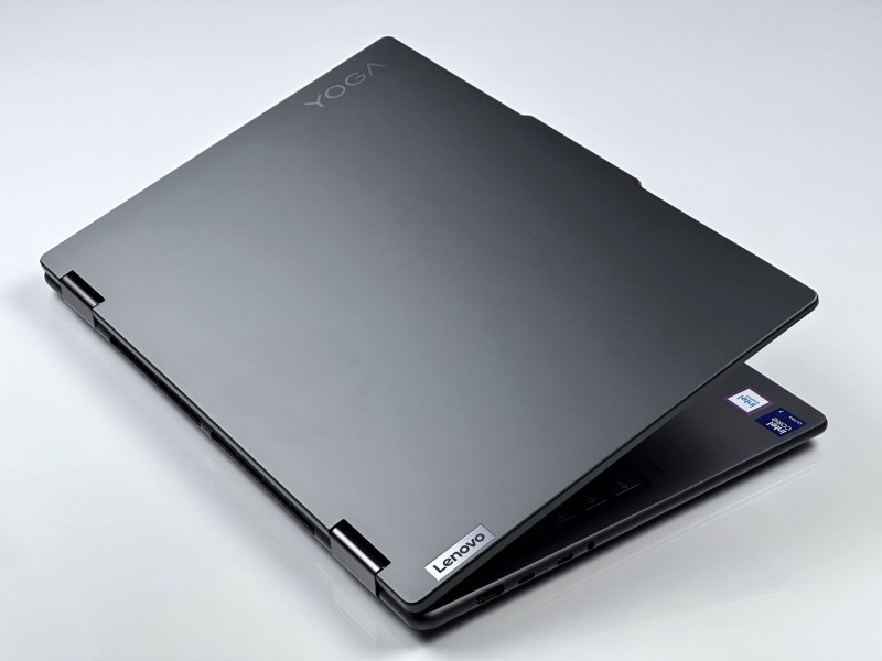 Yoga 7 2in1 16IML9 z Ultra 7 155U. Dotykowy ekran 16” FHD+ i zawias 360° zapewniają komfort pracy, tworzenia i rozrywki w trybie laptopa i tabletu (12).JPG