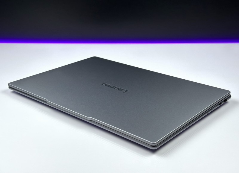 Yoga Slim 7 15ILL9 z Ultra 7 258V. Ekran 15,3” OLED 2.8K i smukła obudowa w kolorze Luna Grey łączą wydajność z eleganckim stylem premium (1).JPG