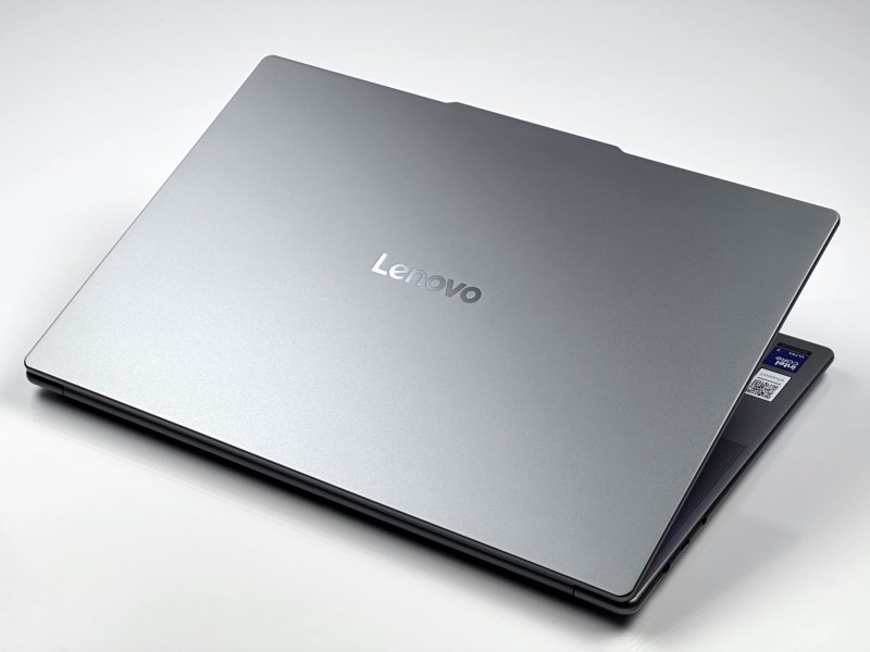 Yoga Slim 7 15ILL9 z Ultra 7 258V. Ekran 15,3” OLED 2.8K i smukła obudowa w kolorze Luna Grey łączą wydajność z eleganckim stylem premium (9).JPG