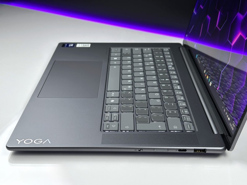 Yoga Slim 7 15ILL9 z Ultra 7 258V. Ekran 15,3” OLED 2.8K i smukła obudowa w kolorze Luna Grey łączą wydajność z eleganckim stylem premium (11).JPG
