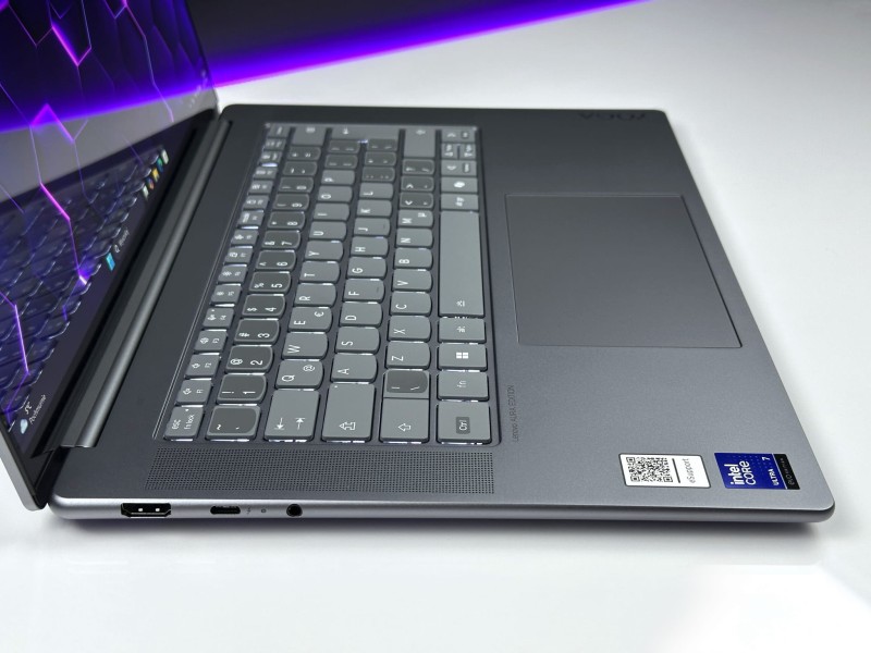 Yoga Slim 7 15ILL9 z Ultra 7 258V. Ekran 15,3” OLED 2.8K i smukła obudowa w kolorze Luna Grey łączą wydajność z eleganckim stylem premium (12).JPG