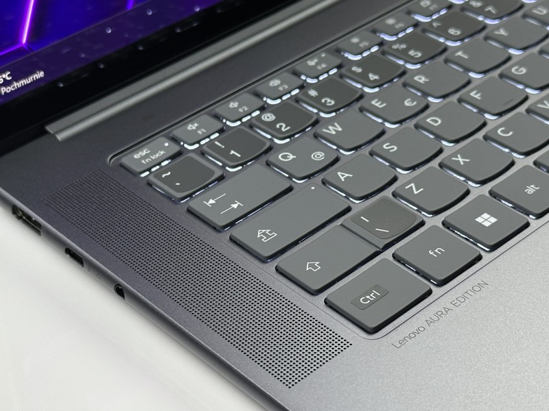 Yoga Slim 7 15ILL9 z Ultra 7 258V. Ekran 15,3” OLED 2.8K i smukła obudowa w kolorze Luna Grey łączą wydajność z eleganckim stylem premium (15).JPG