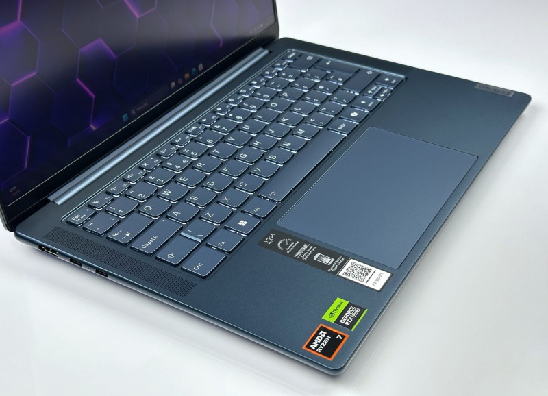 Lenovo Yoga Pro 7 14AHP9 z Ryzen 7 8845HS, RTX 3050. Ekran 14,5” 3K i kolor Tidal Teal łączą wydajność do projektów z eleganckim designem (8).JPG