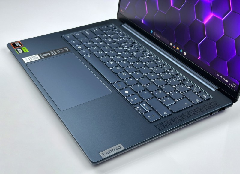 Lenovo Yoga Pro 7 14AHP9 z Ryzen 7 8845HS, RTX 3050. Ekran 14,5” 3K i kolor Tidal Teal łączą wydajność do projektów z eleganckim designem (11).JPG