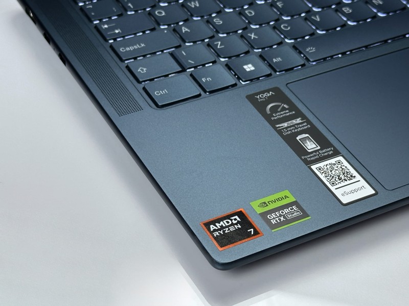 Lenovo Yoga Pro 7 14AHP9 z Ryzen 7 8845HS, RTX 3050. Ekran 14,5” 3K i kolor Tidal Teal łączą wydajność do projektów z eleganckim designem (16).JPG