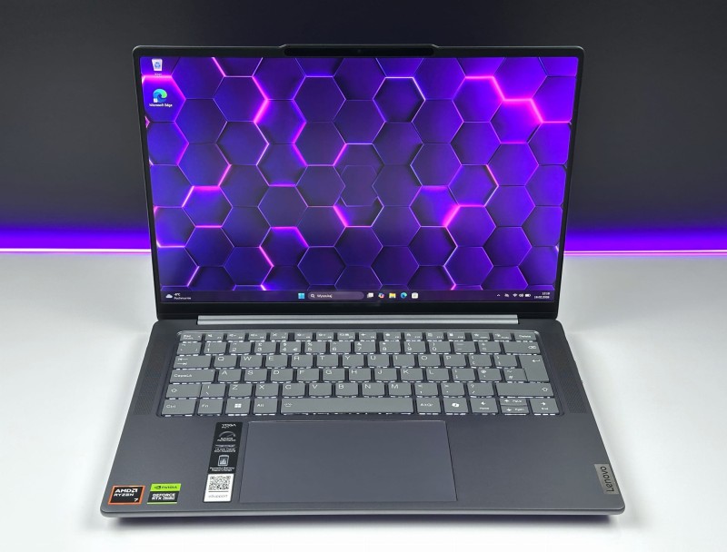 Lenovo Yoga Pro 7 14AHP9 z Ryzen 7 8845HS, RTX 3050. Ekran 14,5” 3K oraz obudowa Luna Grey łączą wydajność do projektów z eleganckim stylem (1).JPG