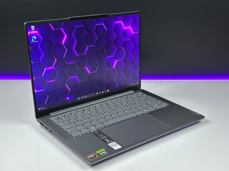 Lenovo Yoga Pro 7 14AHP9 z Ryzen 7 8845HS, RTX 3050. Ekran 14,5” 3K oraz obudowa Luna Grey łączą wydajność do projektów z eleganckim stylem (2).JPG