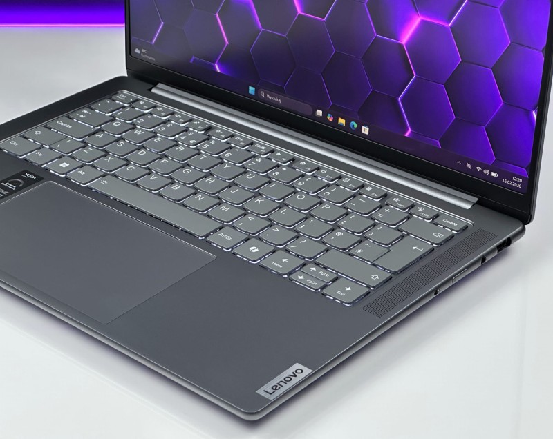 Lenovo Yoga Pro 7 14AHP9 z Ryzen 7 8845HS, RTX 3050. Ekran 14,5” 3K oraz obudowa Luna Grey łączą wydajność do projektów z eleganckim stylem (4).JPG