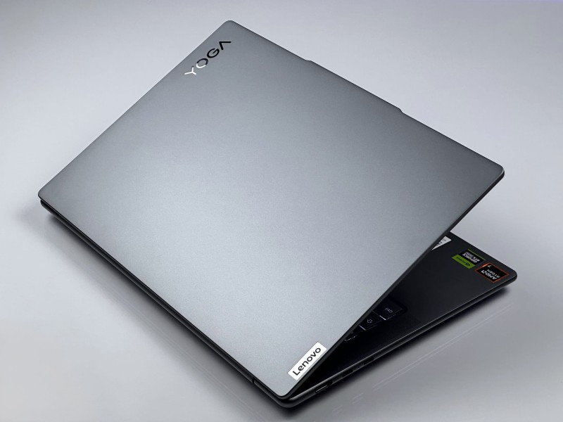 Lenovo Yoga Pro 7 14AHP9 z Ryzen 7 8845HS, RTX 3050. Ekran 14,5” 3K oraz obudowa Luna Grey łączą wydajność do projektów z eleganckim stylem (7).JPG