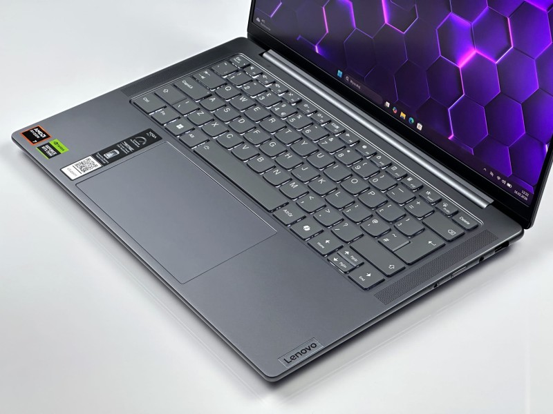 Lenovo Yoga Pro 7 14AHP9 z Ryzen 7 8845HS, RTX 3050. Ekran 14,5” 3K oraz obudowa Luna Grey łączą wydajność do projektów z eleganckim stylem (8).JPG