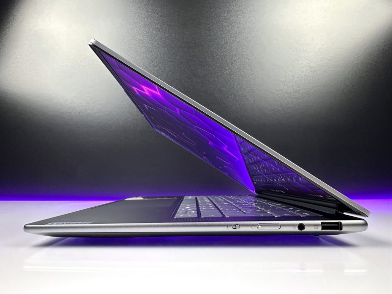 Lenovo Yoga Pro 7 14AHP9 z Ryzen 7 8845HS, RTX 3050. Ekran 14,5” 3K oraz obudowa Luna Grey łączą wydajność do projektów z eleganckim stylem (9).JPG