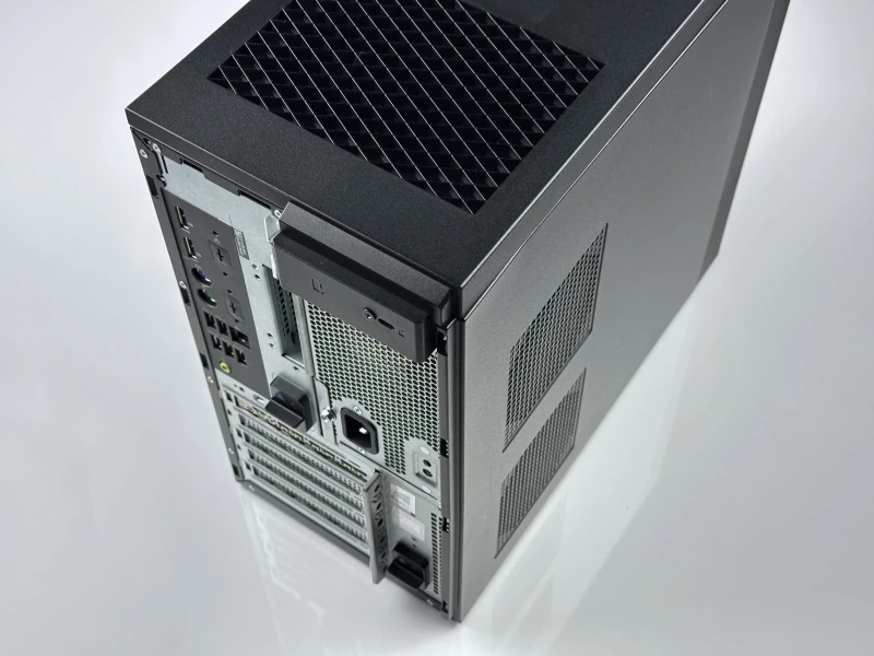 Dell Precision 3650 Tower z i7-11700 i Quadro RTX 4000 8GB to profesjonalna stacja robocza do CAD, 3D, renderingu i projektów inżynierskich.