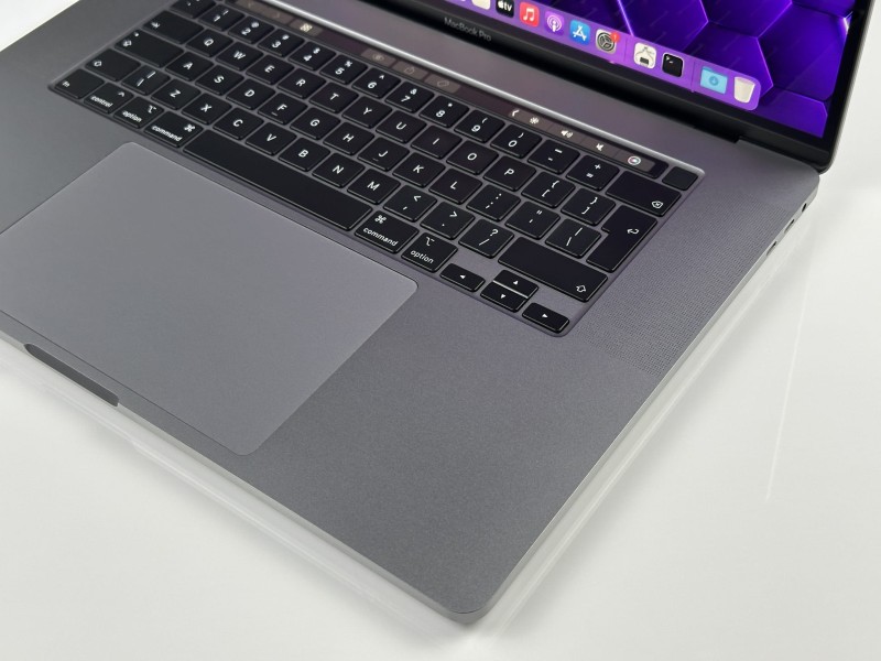 Apple MacBook Pro 16 A2141 i7, 16GB RAM, 512GB SSD, Radeon Pro 5300M – laptop do grafiki, montażu, muzyki i profesjonalnej pracy kreatywnej (5).JPG