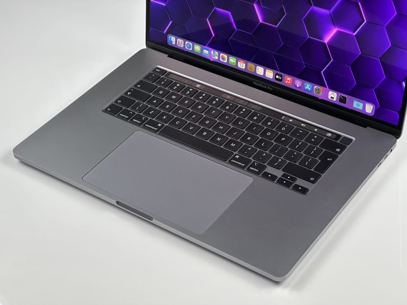 Apple MacBook Pro 16 A2141 i7, 16GB RAM, 512GB SSD, Radeon Pro 5300M – laptop do grafiki, montażu, muzyki i profesjonalnej pracy kreatywnej (9).JPG