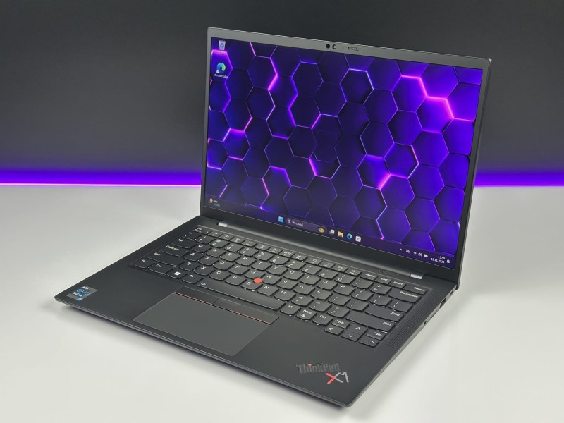 Lenovo ThinkPad X1 Carbon Gen 9 i7-1185G7, 16GB, 14" FHD+ – ultralekki laptop biznesowy z podświetlaną klawiaturą US i obsługą polskich znaków.