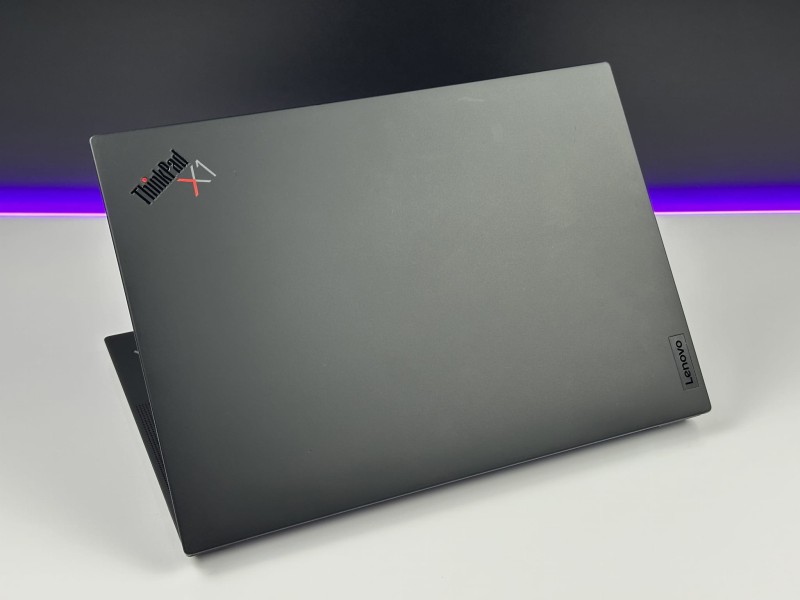 Lenovo ThinkPad X1 Carbon Gen 9 i7-1185G7, 16GB, 14" FHD+ – ultralekki laptop biznesowy z podświetlaną klawiaturą US i obsługą polskich znaków.