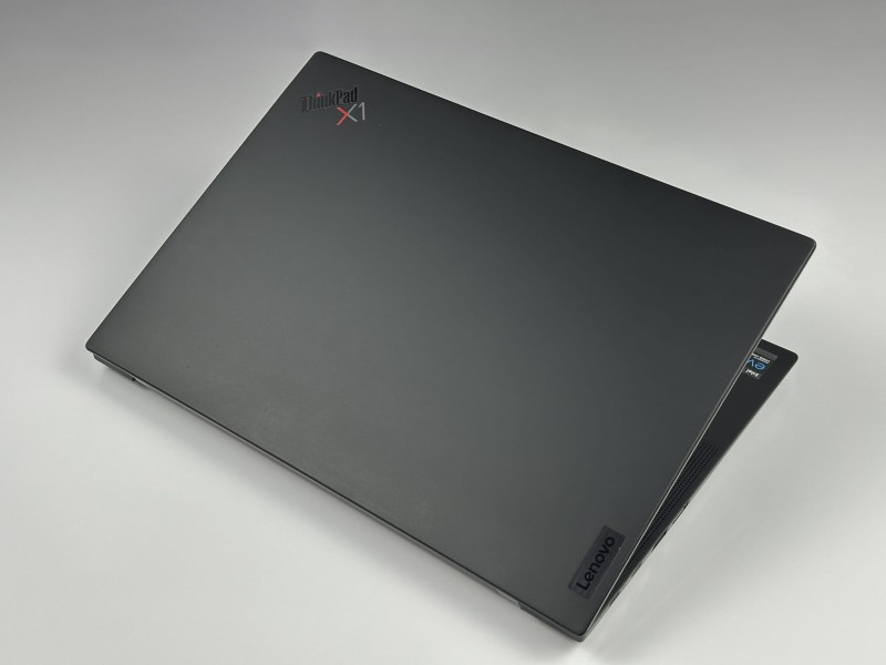 Lenovo ThinkPad X1 Carbon Gen 9 i7-1185G7, 16GB, 14" FHD+ – ultralekki laptop biznesowy z podświetlaną klawiaturą US i obsługą polskich znaków.