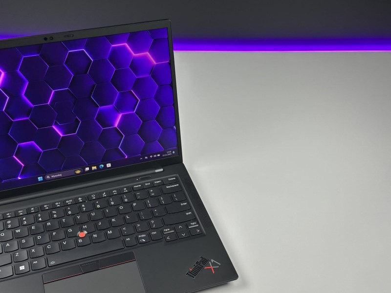 Lenovo ThinkPad X1 Carbon Gen 9 i7-1185G7, 16GB, 14" FHD+ – ultralekki laptop biznesowy z podświetlaną klawiaturą US i obsługą polskich znaków. Lenovo ThinkPad X1 Carbon Gen 9 i7-1185G7, 16GB, 14" FHD+ – ultralekki laptop biznesowy z podświetlaną klawiaturą US i obsługą polskich znaków.