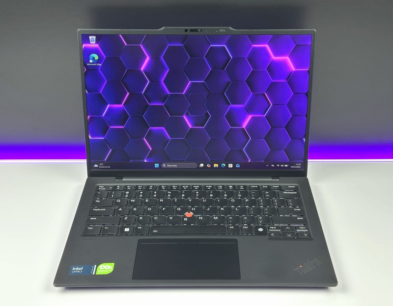 ThinkPad X1 Carbon Gen 12 z Ultra 7 165U, 64GB RAM i LTE zapewnia stały internet z karty SIM. Smukły laptop biznesowy 14” FHD+, klawiatura US.  (1).JPG