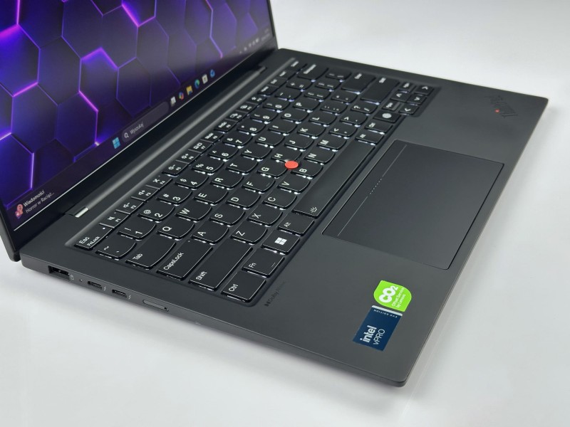 ThinkPad X1 Carbon Gen 12 z Ultra 7 165U, 64GB RAM i LTE zapewnia stały internet z karty SIM. Smukły laptop biznesowy 14” FHD+, klawiatura US.  (5).JPG