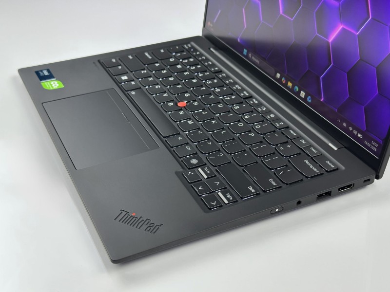 ThinkPad X1 Carbon Gen 12 z Ultra 7 165U, 64GB RAM i LTE zapewnia stały internet z karty SIM. Smukły laptop biznesowy 14” FHD+, klawiatura US.  (7).JPG