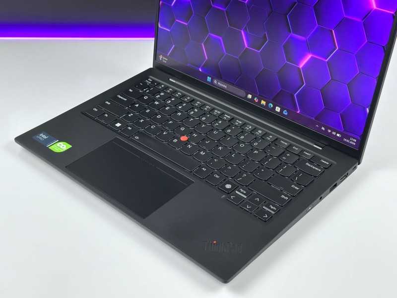 ThinkPad X1 Carbon Gen 12 z Ultra 7 165U, 64GB RAM i LTE zapewnia stały internet z karty SIM. Smukły laptop biznesowy 14” FHD+, klawiatura US.  (12).JPG