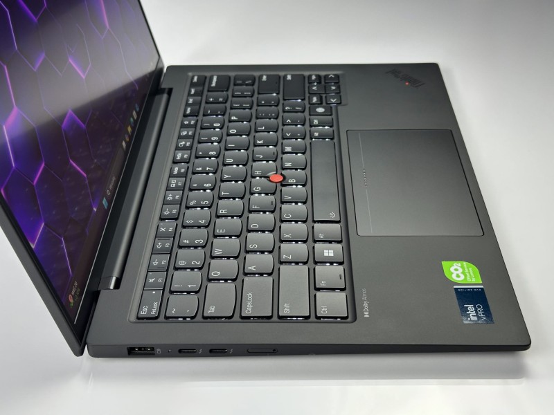 ThinkPad X1 Carbon Gen 12 z Ultra 7 165U, 64GB RAM i LTE zapewnia stały internet z karty SIM. Smukły laptop biznesowy 14” FHD+, klawiatura US.  (16).JPG