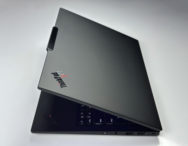 ThinkPad X1 Carbon Gen 12 z Ultra 7 165U, 64GB RAM i LTE zapewnia stały internet z karty SIM. Smukły laptop biznesowy 14” FHD+, klawiatura US.  (17).JPG