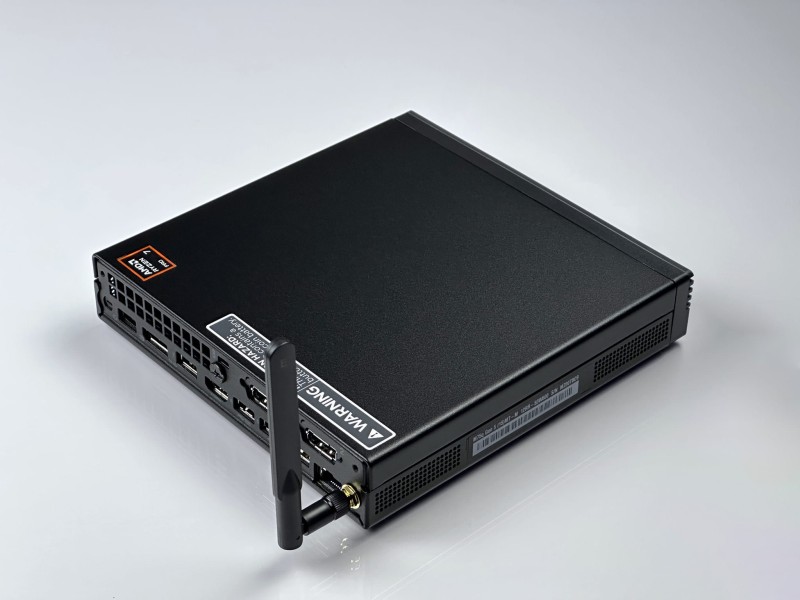 Lenovo ThinkCentre M75q Gen 5 Tiny z Ryzen 7 8700GE i Radeon 780M. Wydajny mini PC z Wi-Fi – w zestawie klawiatura, mysz i zasilacz. BOX.