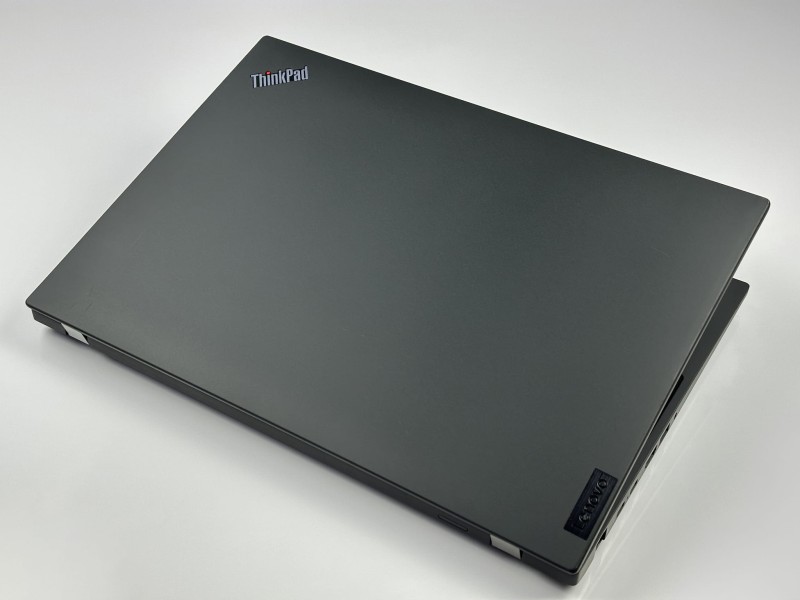 Lenovo ThinkPad T16 Gen 1 z i7-1270P i dotykowym ekranem 16” FHD+. Wydajny laptop biznesowy z dużą przestrzenią roboczą do pracy i multitaskingu (9).JPG