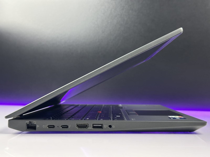 Lenovo ThinkPad T16 Gen 1 z i7-1270P i dotykowym ekranem 16” FHD+. Wydajny laptop biznesowy z dużą przestrzenią roboczą do pracy i multitaskingu (12).JPG